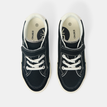 حذاء رياضي من القماش باللون الأسود للأولاد